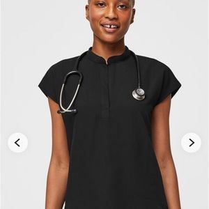Black Rafaela Figs Scrub top in size small